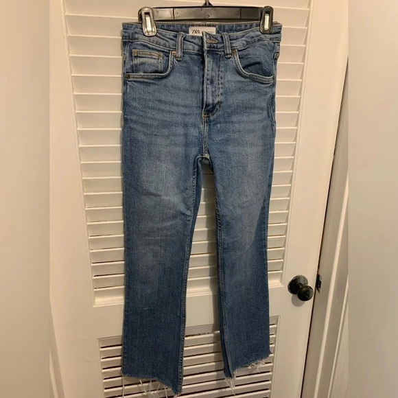 Zara Denim High Rise Jeans Kick Crop Ankle Length Frayed Hem Size 4 - Picture 1 of 6